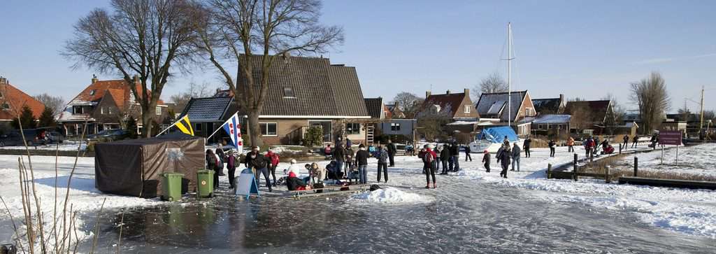 Met het vaarverbod wil de gemeente Friesland de schaatsers tegemoet komen