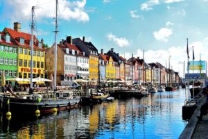 Het kleurrijke Nyhavn is de oude haven van de stad