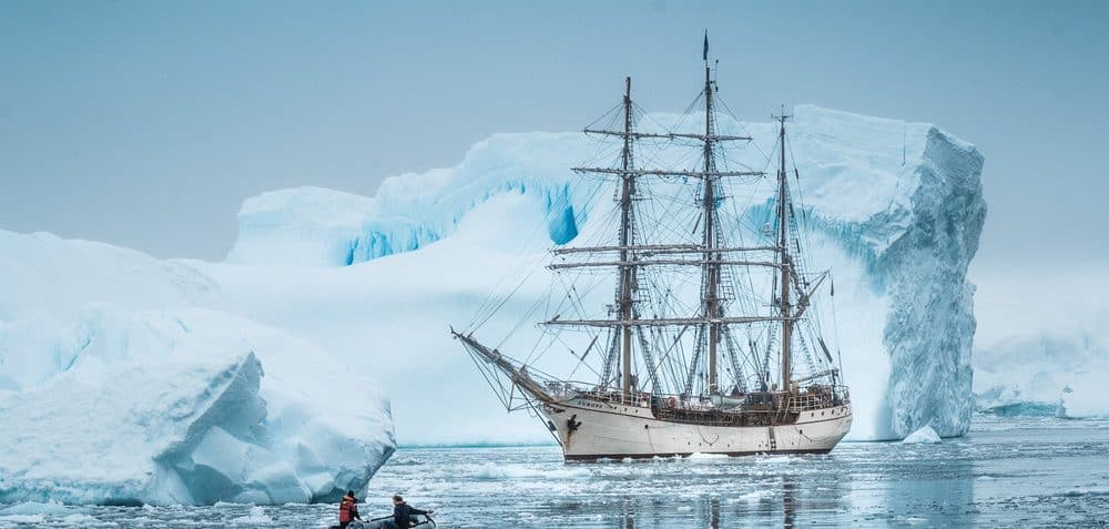 De Bark Europa is een Nederlands Tall Ship die bekend staat om zijn reizen richting het Arctisch gebied
